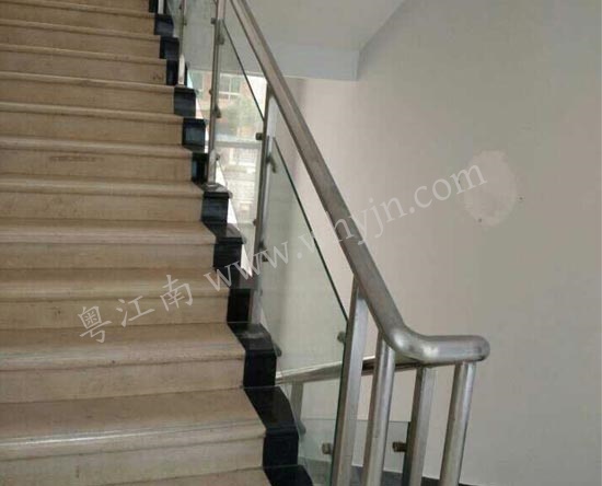 樓梯玻璃扶手